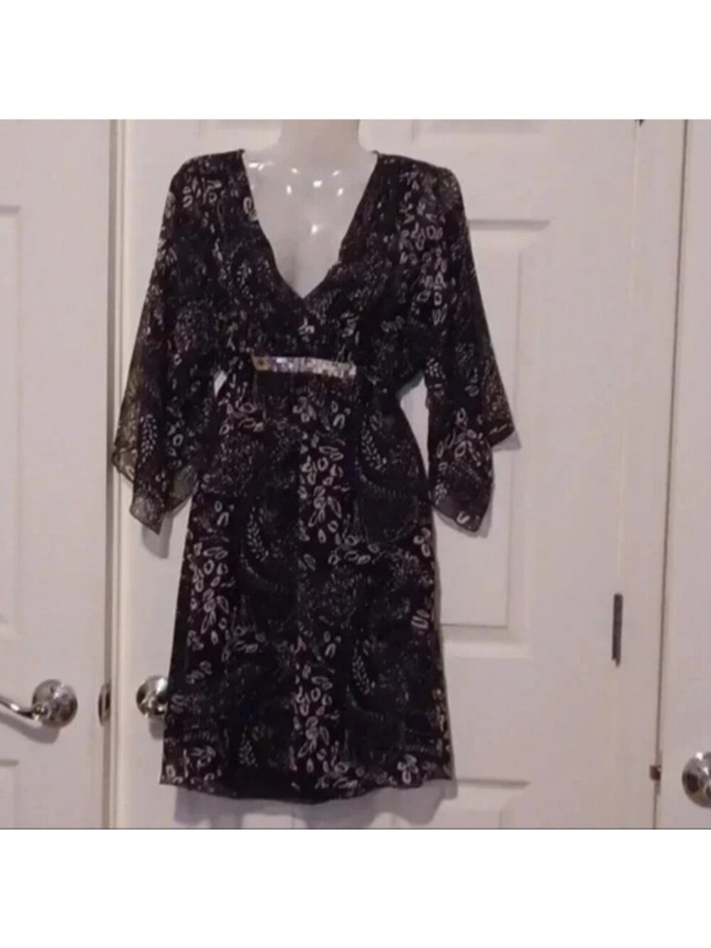 - MINI dress with ties in the back Women's Size Medium - Picture 11 of 11
